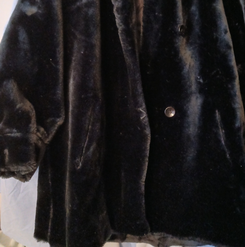 Gaspare Ferrara Woman faux fur coat black hood front pockets large buttons